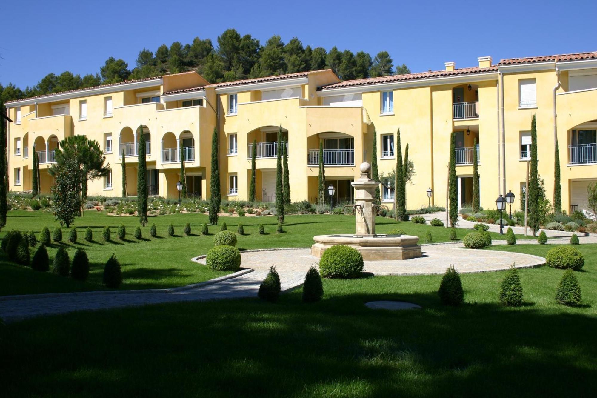 Residence Odalys La Licorne De Haute Provence Gréoux-les-Bains Exterior foto